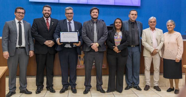 Câmara entrega honrarias para diretoria do Hospital Auxiliadora