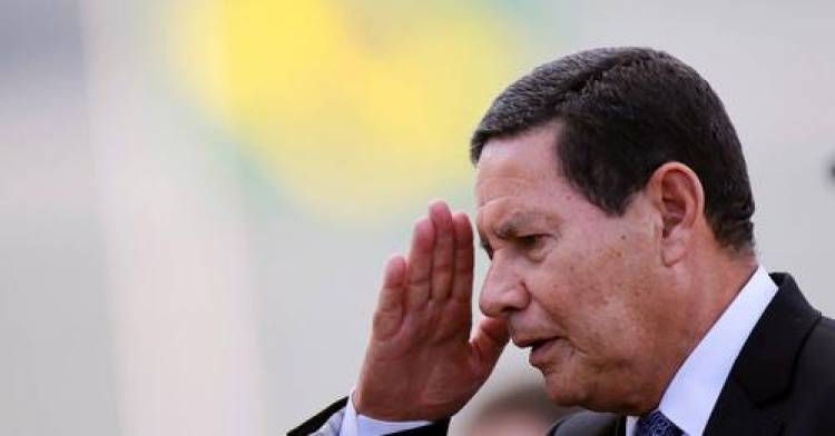 Quem oferece picanha e cerveja não tem mais nada para oferecer, diz General Mourão