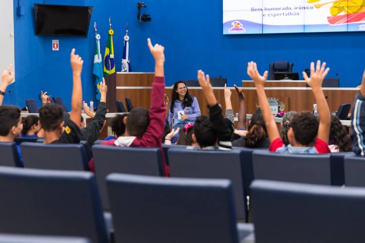 Estudantes da rede municipal participam de visita guiada