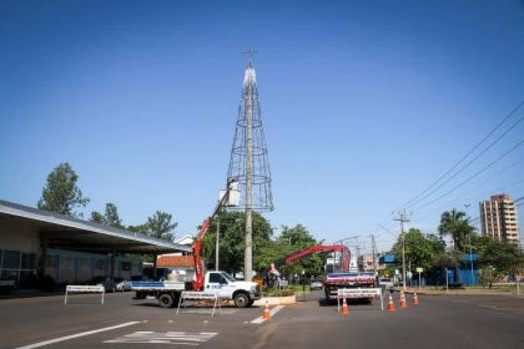 Centro de Três Lagoas já começou a receber decoração natalina