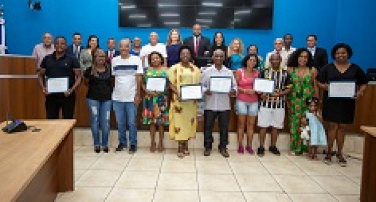 Vereadores entregam Diploma Zumbi dos Palmares em comemoração ao Dia da Consciência Negra