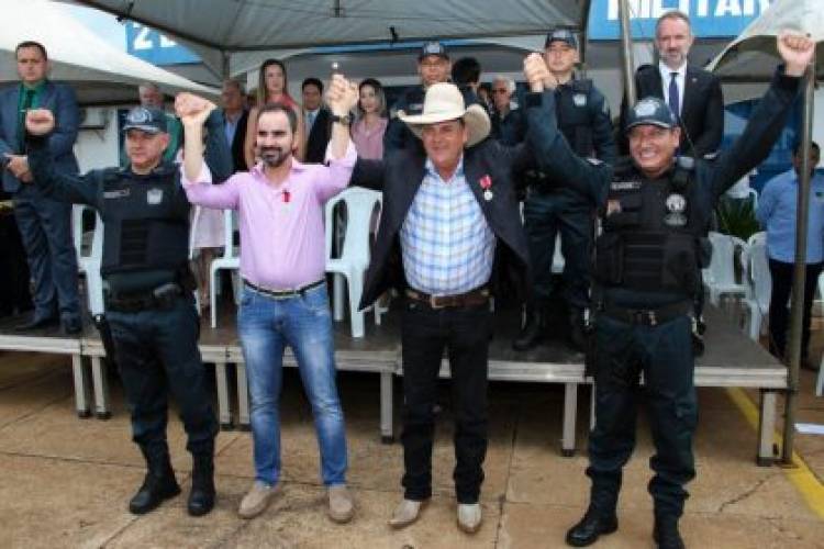 Prefeito Angelo Guerreiro e secretário de Governo são homenageados durante troca de comando do 2º Grupamento da Polícia Militar