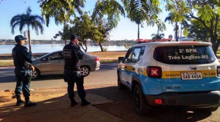 “Paquetá” tenta fugir da Polícia e é preso com maconha no Guanabara