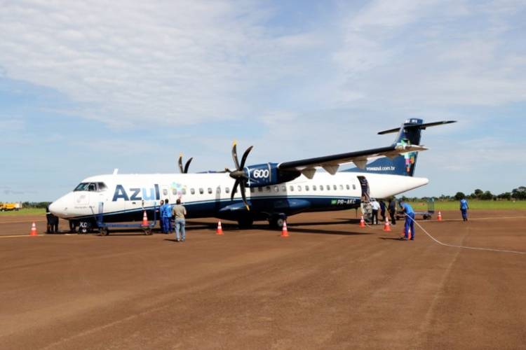 Passageiros reclamam do valor das passagens aéreas cobradas pela Azul