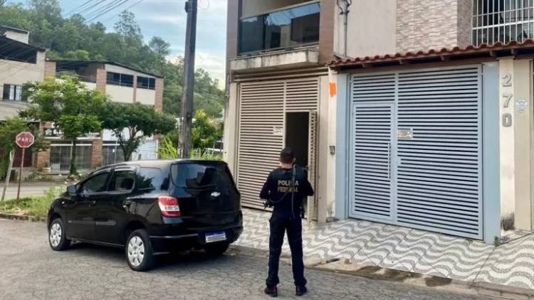 PF deflagra operação contra tráfico internacional de armas após apreensão de fuzil em MS