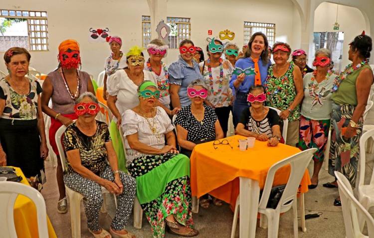 Assistência Social promove baile de máscaras de Carnaval para Melhor Idade