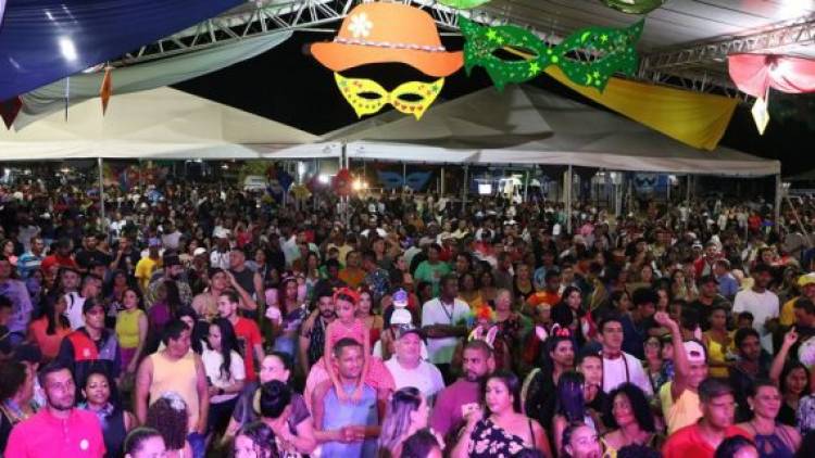 A FOLIA ESTÁ DE VOLTA – Primeiro dia do CarnaTrês reuniu mais de 6 mil pessoas