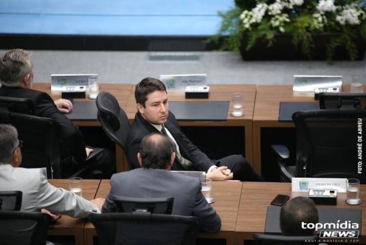  deputado ignora massacres e se preocupa com banheiro unissex em MS