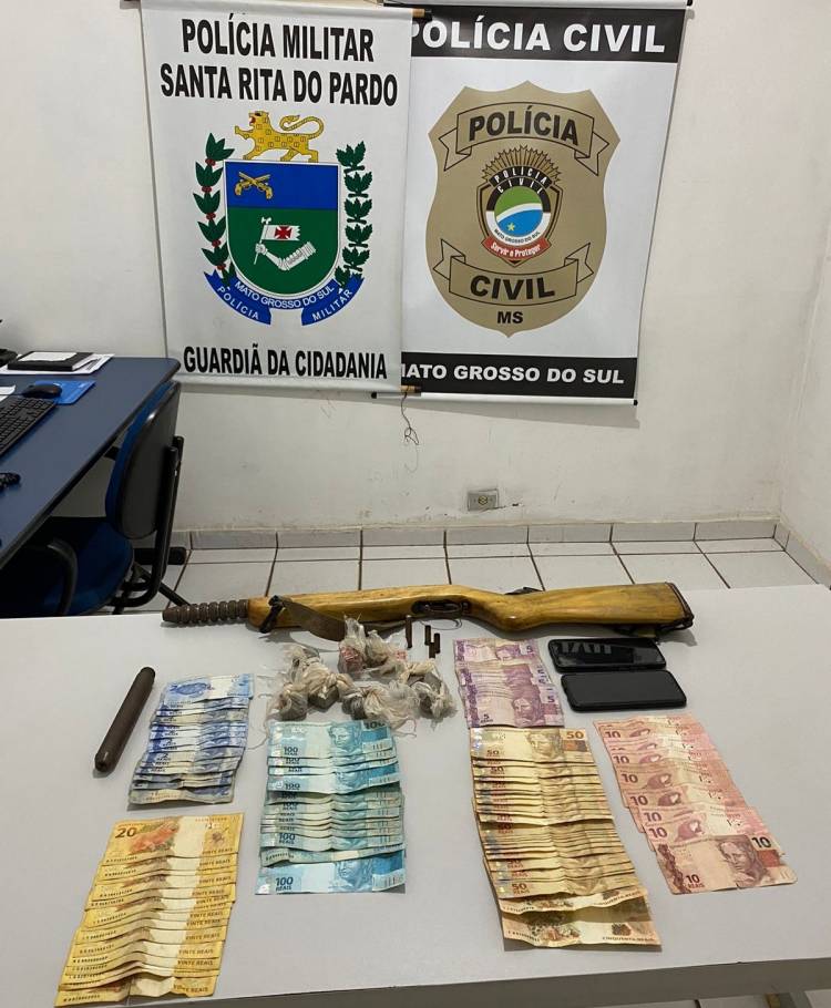 Em ação conjunta, polícias Civil e Militar fecham ponto de venda de drogas que funcionava em bar e dois são presos em Santa Rita do Pardo.