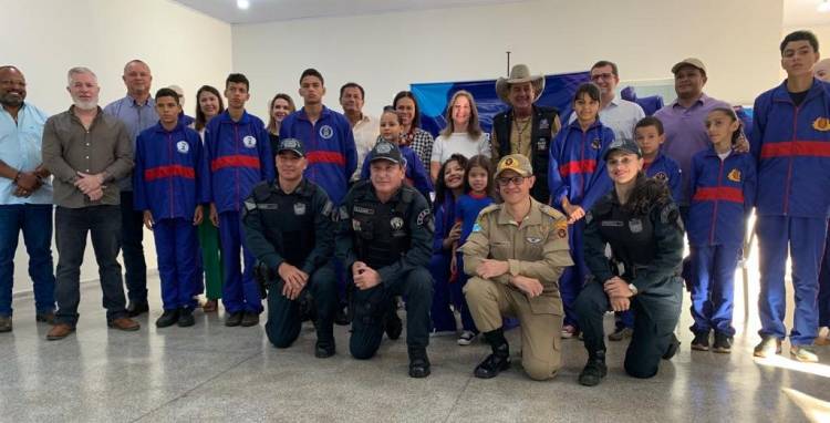 Polícia Militar participa de entrega de agasalhos em Três Lagoas