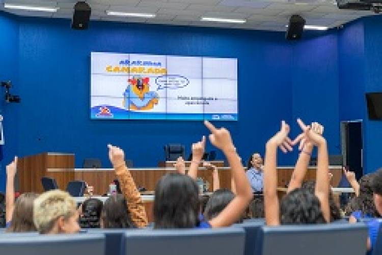 Mais alunos da escola Filinto Muller têm a oportunidade de conhecer a Câmara e vereadores