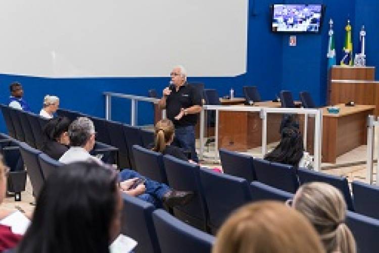 Vereadores debatem problemática das drogas no município