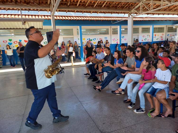 Escola Municipal Parque São Carlos recebe grande participação dos pais na Reunião de Pais e Mestres.