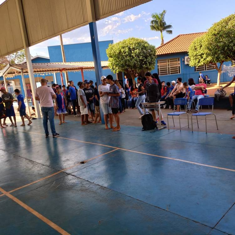 Escola Municipal Parque São Carlos realiza torneio interclasse em comemoração ao dia do estudante