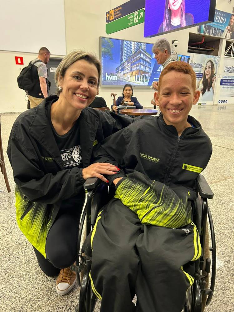Professora Flavia Araújo da Escola Municipal Parque São Carlos dirige equipe Paralímpica em Brasília