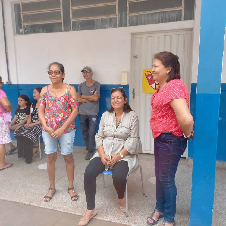 Banda Marcial Cristo Redentor faz apresentação especial em dia de reunião de pais e mestres na Escola Municipal Parque São Carlos
