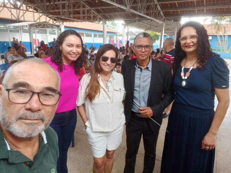 Banda Marcial Cristo Redentor faz apresentação especial em dia de reunião de pais e mestres na Escola Municipal Parque São Carlos