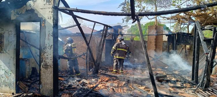 5º GB atendende ocorrência de incêndio na rua apolinário