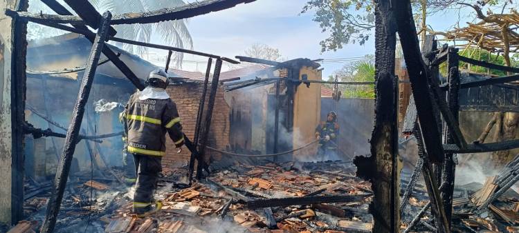 5º GB atendende ocorrência de incêndio na rua apolinário