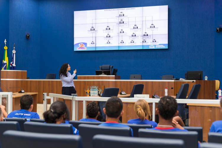 Câmara recebe alunos do Patrulha Florestinha