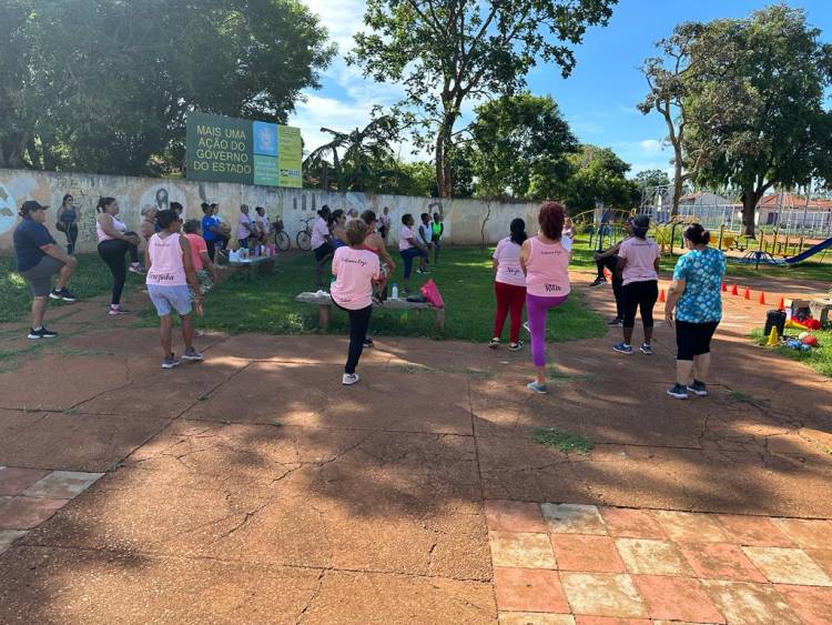 O projeto “NOZE - GINASTICAS COM AS MENINAS" leva saúde aos idosos da Vila Piloto