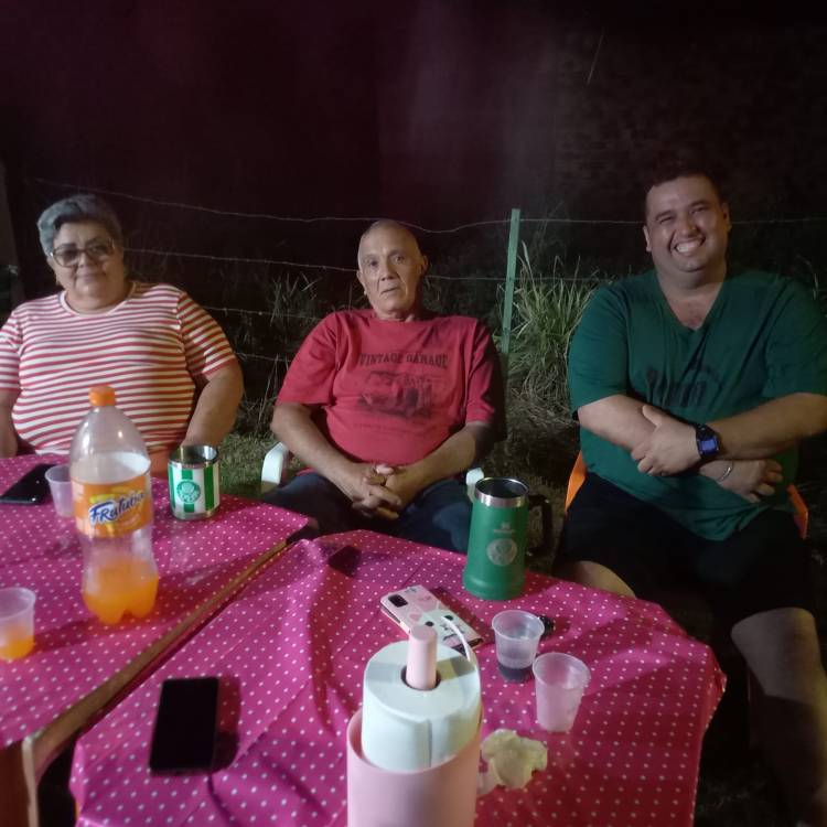 Profª Simônia Costa celebra aniversario com amigos no  Rancho da família 