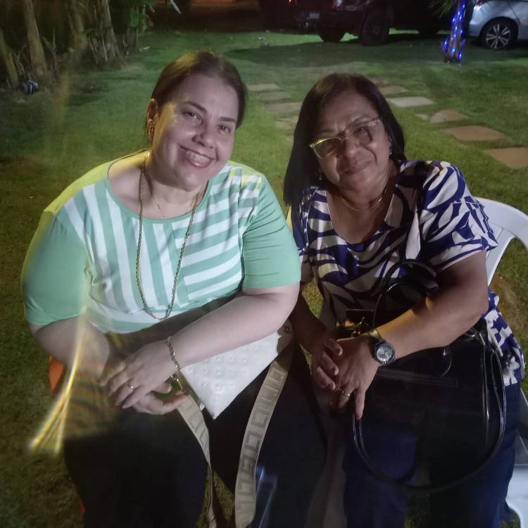 Profª Simônia Costa celebra aniversario com amigos no  Rancho da família 