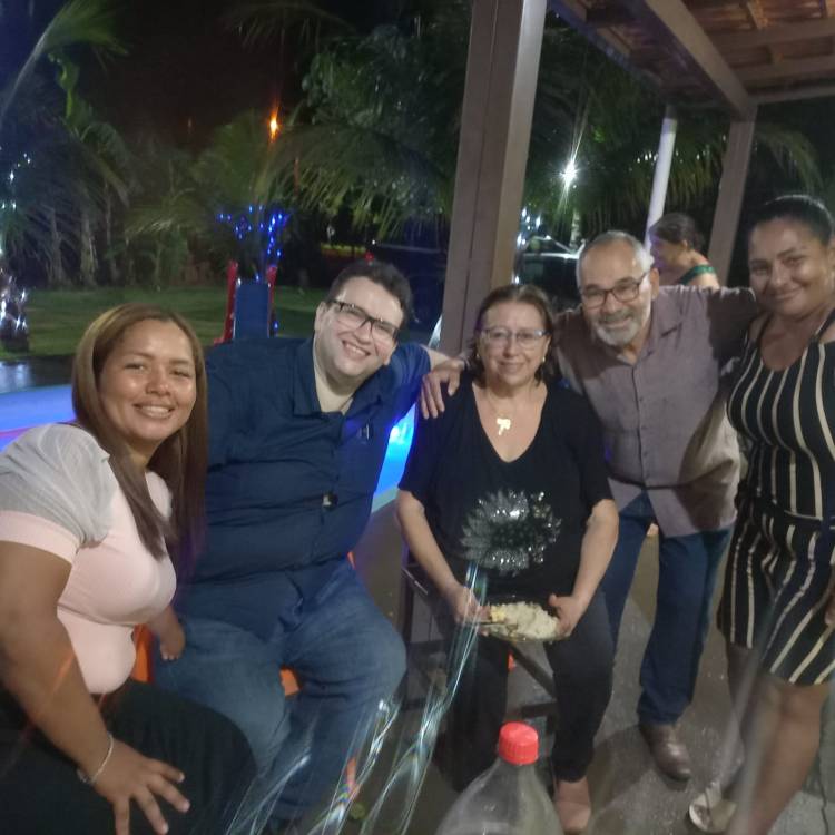 Profª Simônia Costa celebra aniversario com amigos no  Rancho da família 