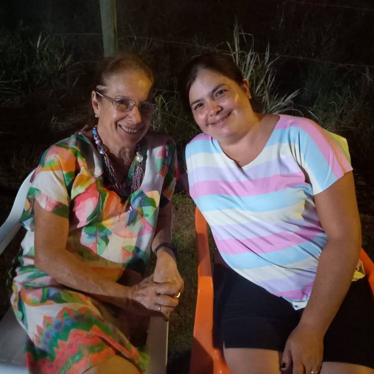 Profª Simônia Costa celebra aniversario com amigos no  Rancho da família 