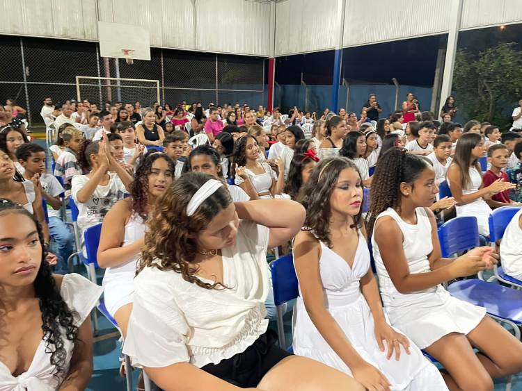 Escola Municipal Parque São Carlos realiza formatura dos 5º anos – 2023 com sucesso