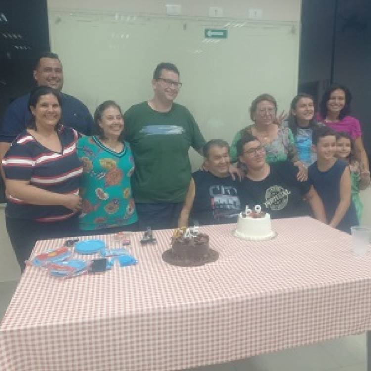 Amigos surpreendem  e realizam festa de aniversário do Dr. Ruy Costa Neto, Luciana Pedroso Costa e Sebastião Costa