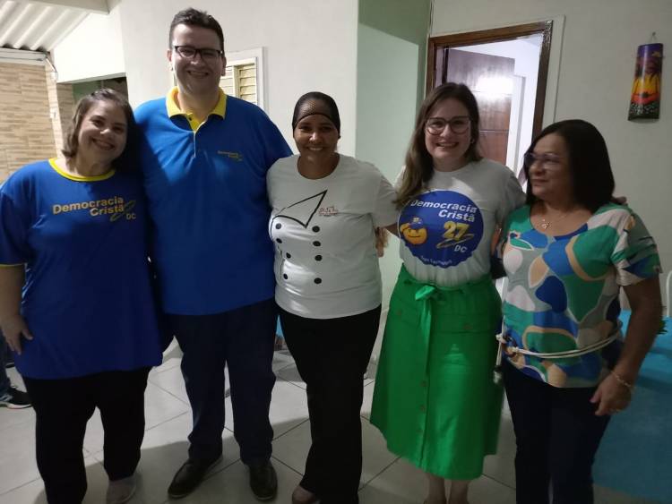 Alline Costa oficializa pré campanha a vereadora junto aos familiares com a presença do pré candidato  a prefeito Dr. Ruy Costa 