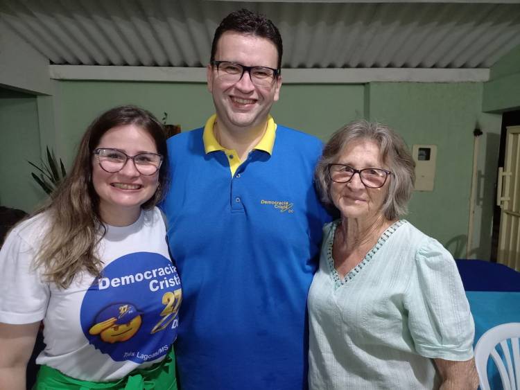 Alline Costa oficializa pré campanha a vereadora junto aos familiares com a presença do pré candidato  a prefeito Dr. Ruy Costa 