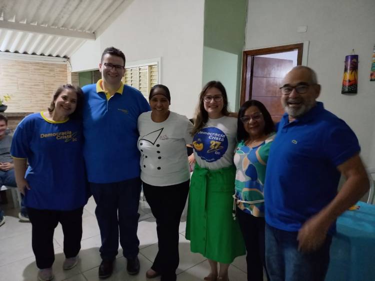 Alline Costa oficializa pré campanha a vereadora junto aos familiares com a presença do pré candidato  a prefeito Dr. Ruy Costa 