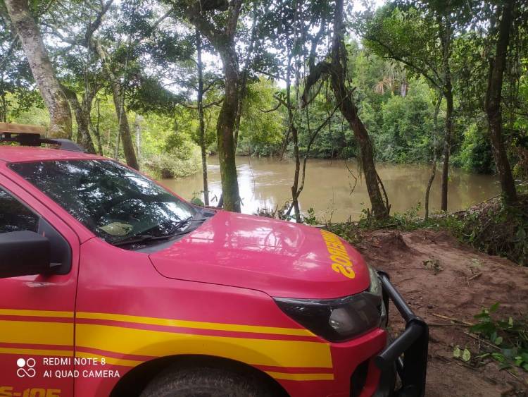 Bombeiros de Três Lagoas atende afogamento no Rio Pombo