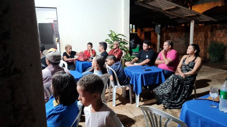 Dr. Ruy Costa pré candidato a prefeito participa de reunião com moradores na residência da pré candidata a vereadora Elida Silva