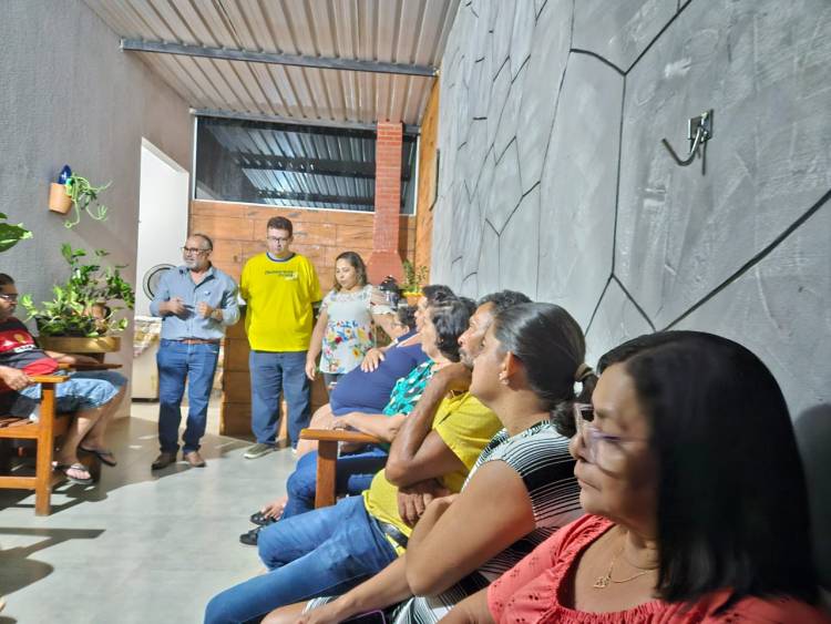 Dr. Ruy Costa visita Pré Candidata a Vereadora Juliana Louveira e amigos no Parque São Carlos