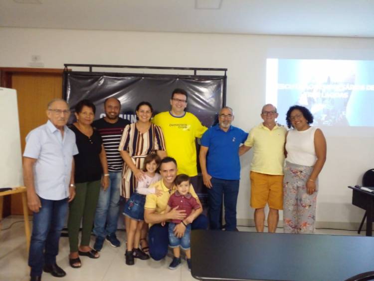 Dr. Ruy Costa visita bairros e faz reuniões com familiares de pré-candidato a vereador