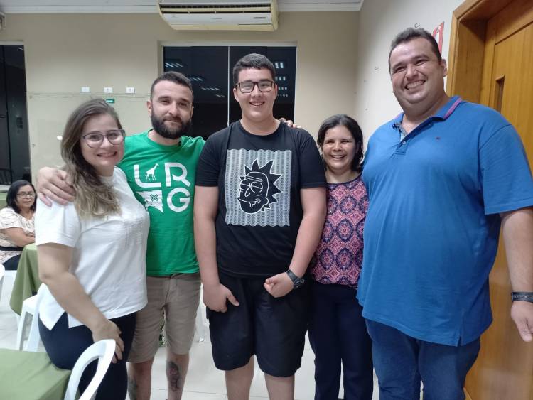 Familiares e amigos comemoram os 15 anos de Robertinho Costa
