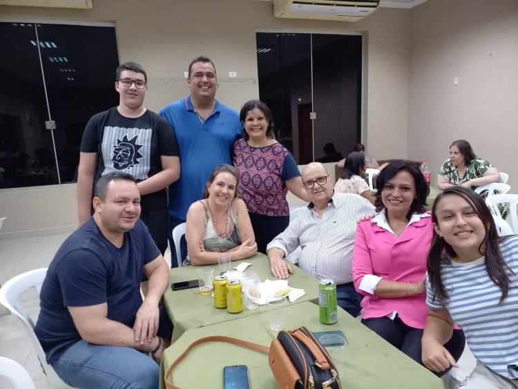 Familiares e amigos comemoram os 15 anos de Robertinho Costa
