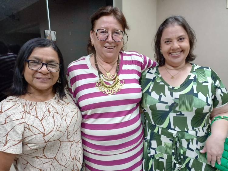 Familiares e amigos comemoram os 15 anos de Robertinho Costa