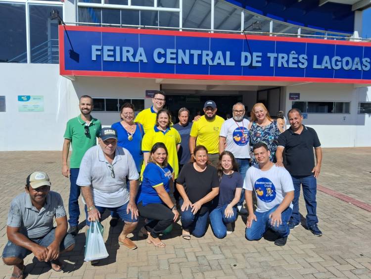 Pré-candidato Dr. Ruy Costa visita feira central e conversa com a população