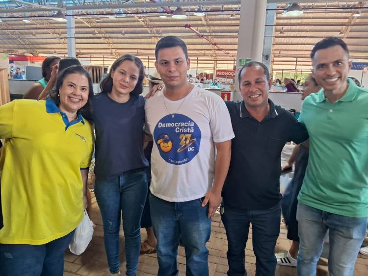 Pré-candidato Dr. Ruy Costa visita feira central e conversa com a população