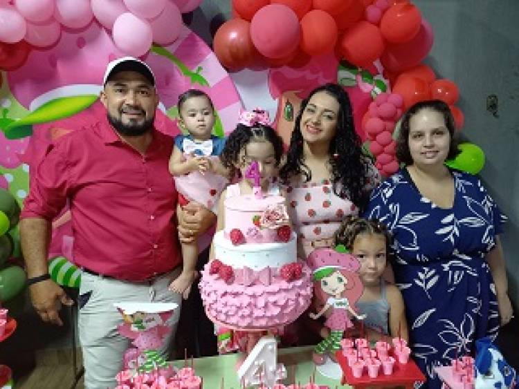 Família Fajardo comemora aniversário de 04 anos de Heloísa com muita alegria
