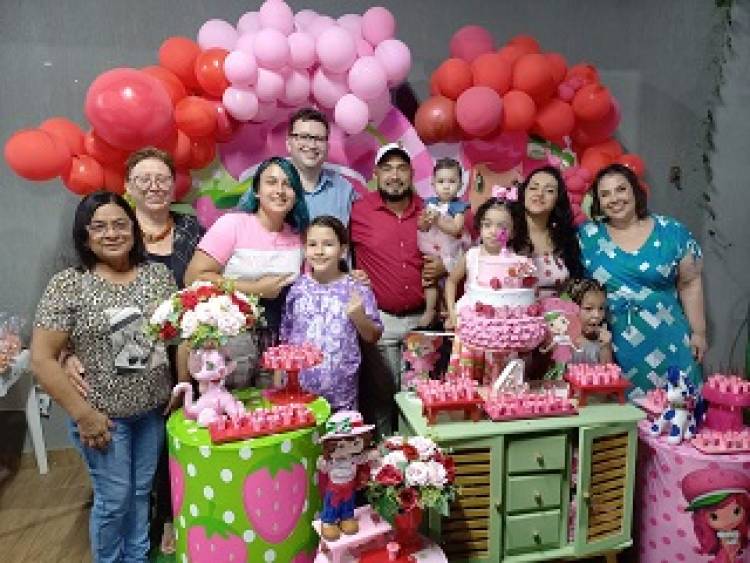 Família Fajardo comemora aniversário de 04 anos de Heloísa com muita alegria