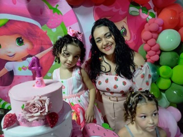 Família Fajardo comemora aniversário de 04 anos de Heloísa com muita alegria