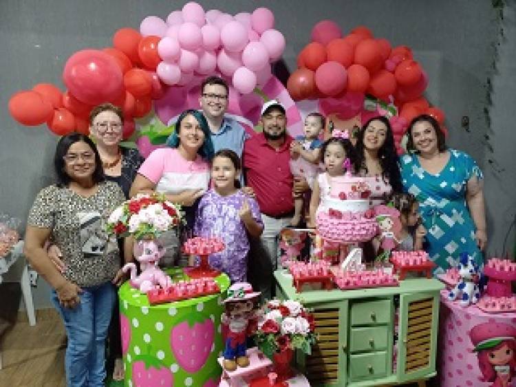 Família Fajardo comemora aniversário de 04 anos de Heloísa com muita alegria