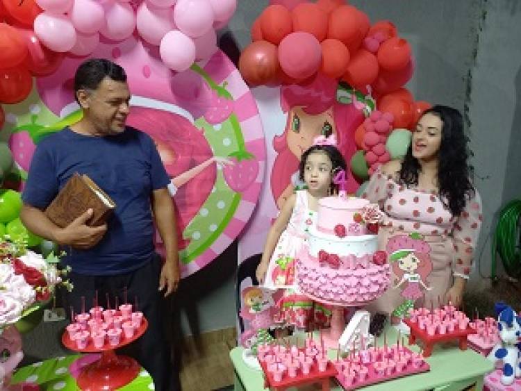 Família Fajardo comemora aniversário de 04 anos de Heloísa com muita alegria