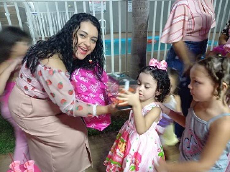 Família Fajardo comemora aniversário de 04 anos de Heloísa com muita alegria
