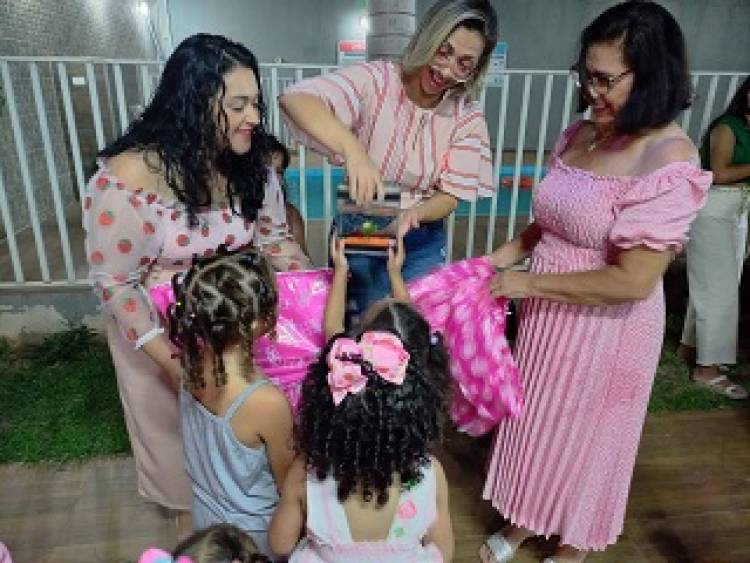 Família Fajardo comemora aniversário de 04 anos de Heloísa com muita alegria